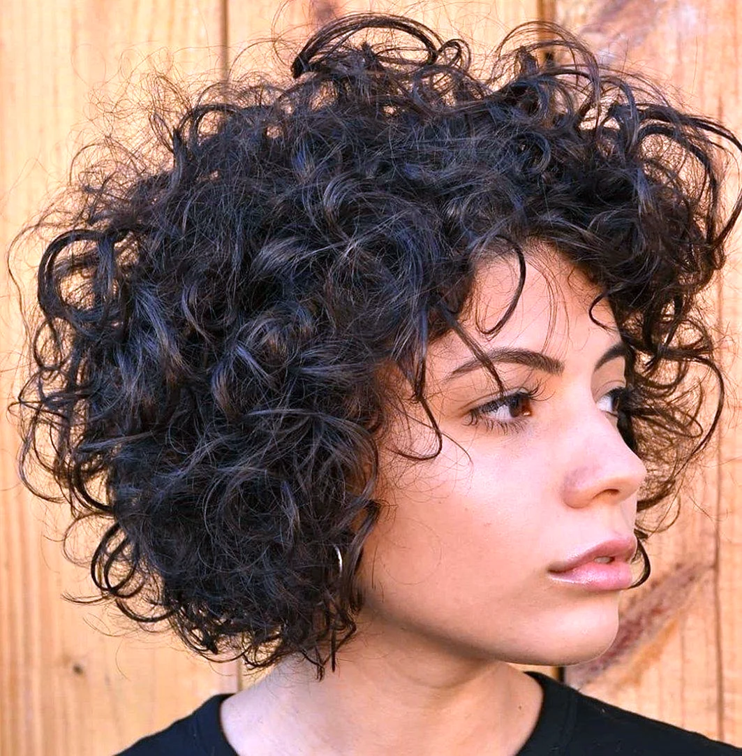Curly Bob модель