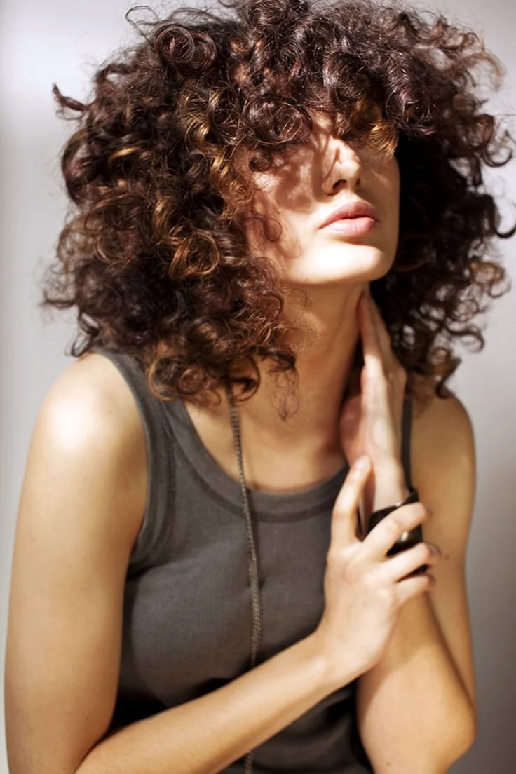 Curly Bob модель