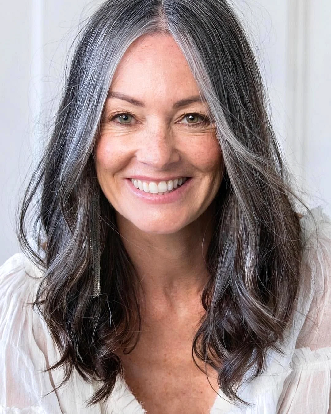 Дафна Хикс Grey hair