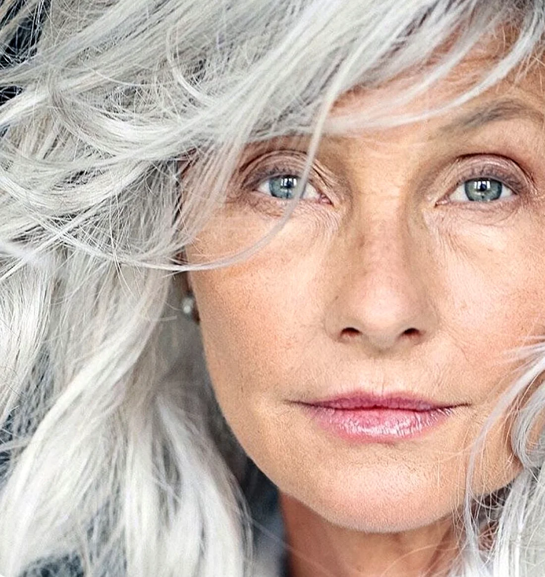 Дафна Хикс Grey hair