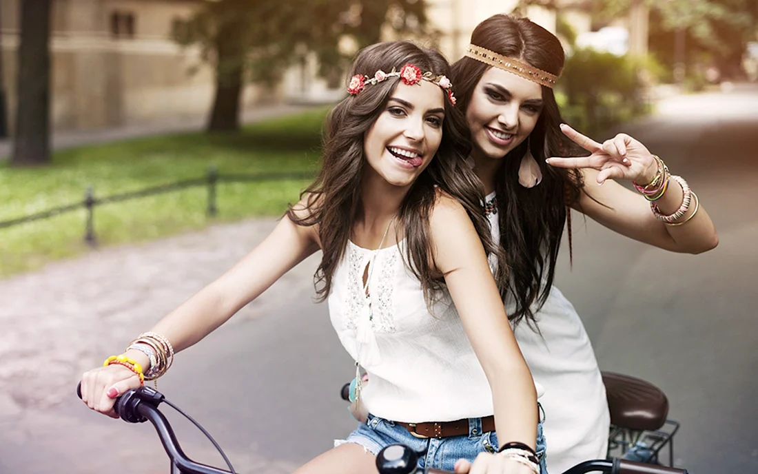 Девочки подруги
