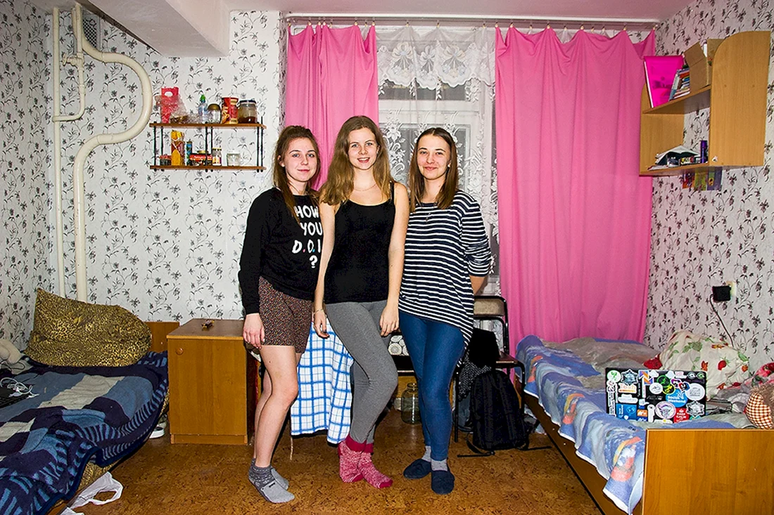 Девочки в общежитии