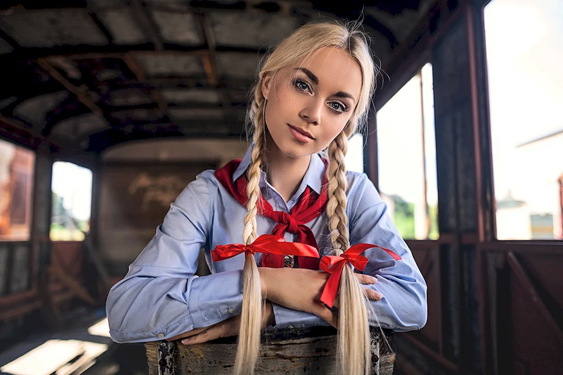 Девушка с косой