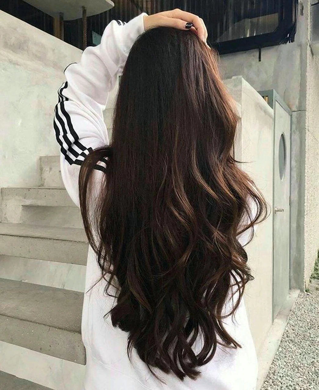 Длинные каштановые волосы