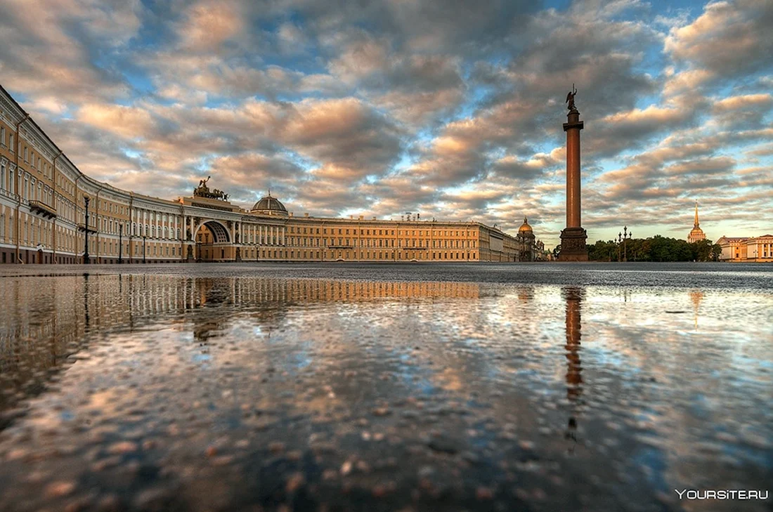 Дворцовая площадь в Санкт-Петербурге