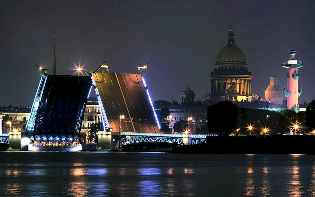 Дворцовый мост в Санкт-Петербурге