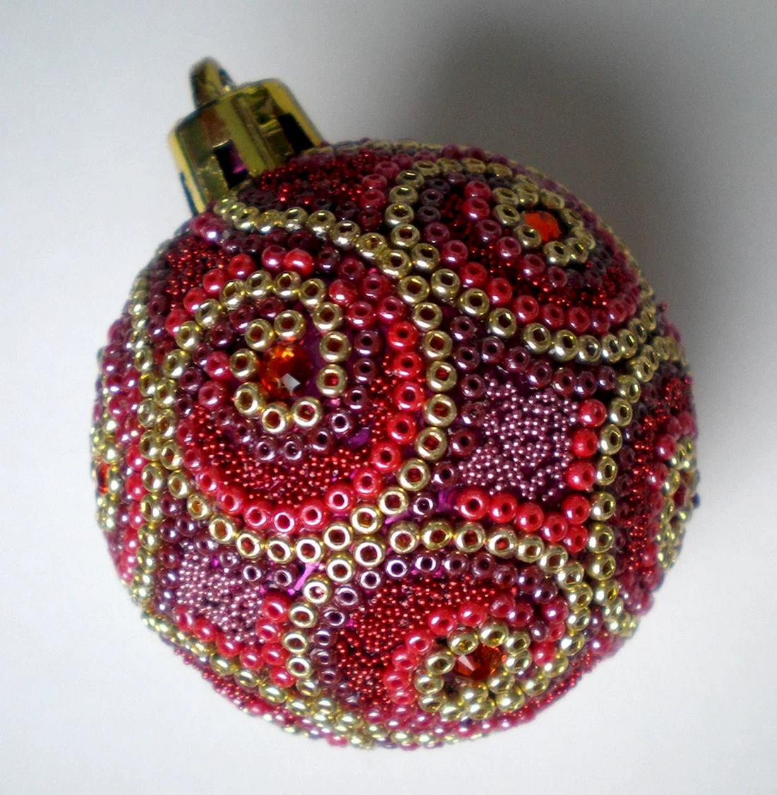 Елочные игрушки из бисера