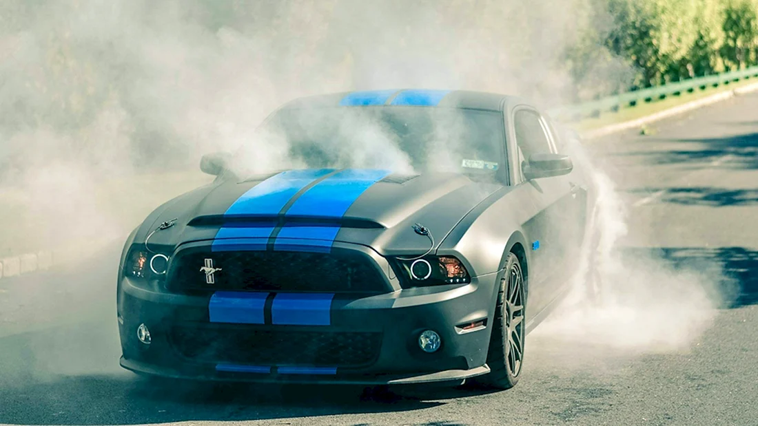 Ford Mustang Shelby бернаут