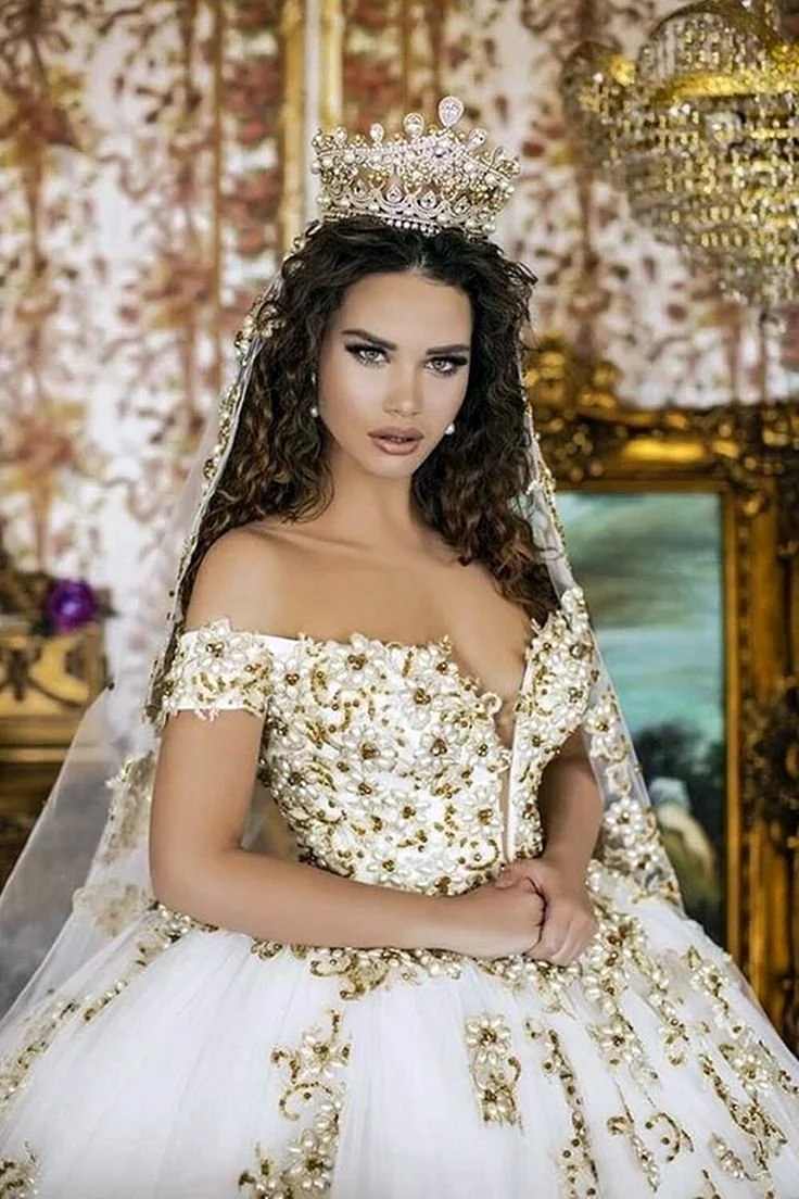 Frida Xhoi золотое