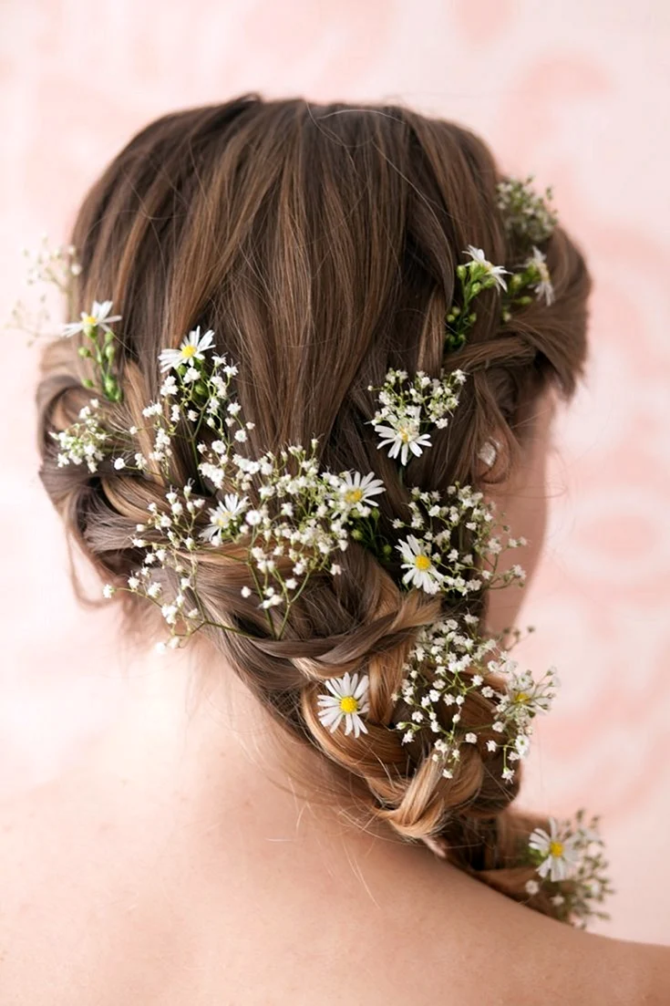 Гипсофила в волосах