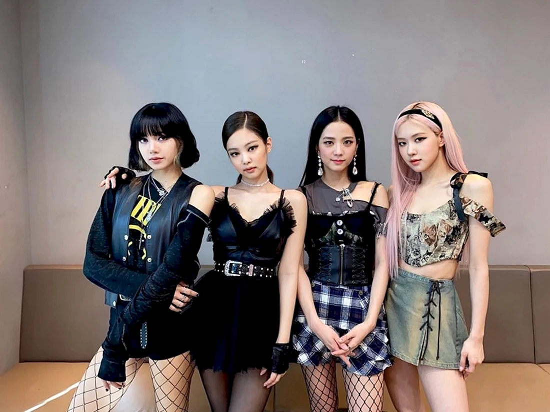 Группа BLACKPINK 2021