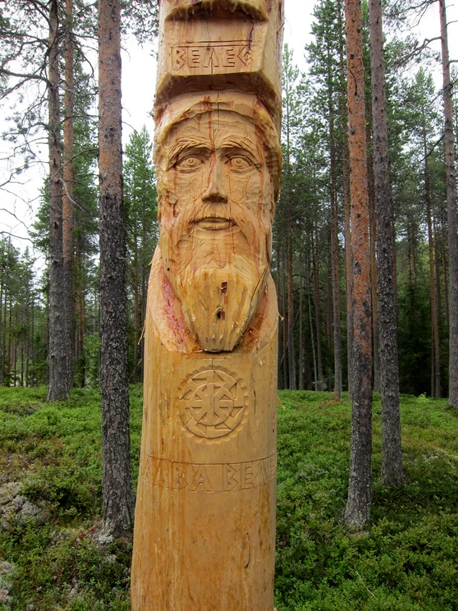 Идол Велеса на капище