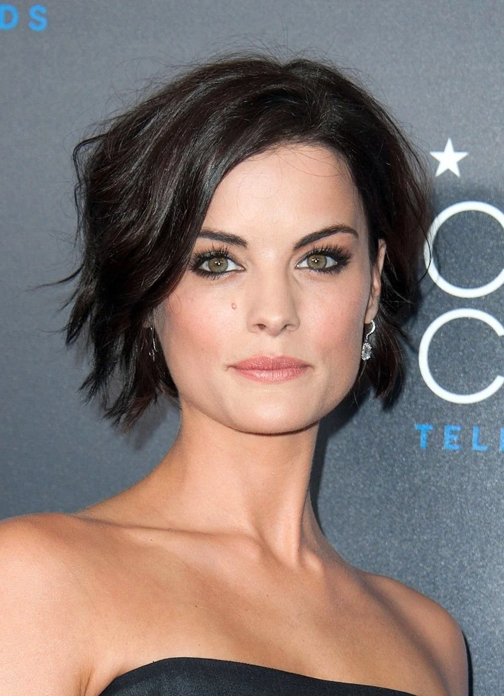 Jaimie Alexander короткая стрижка