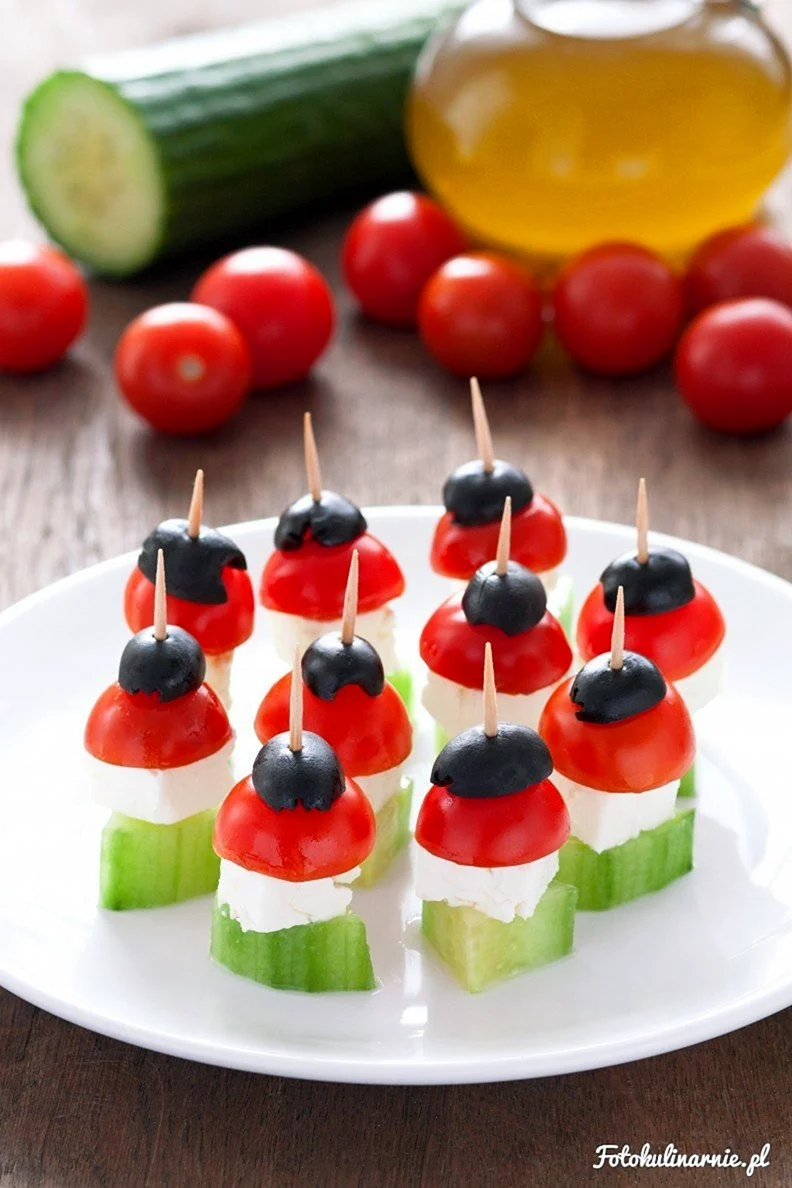 Канапе с черри и маслиной