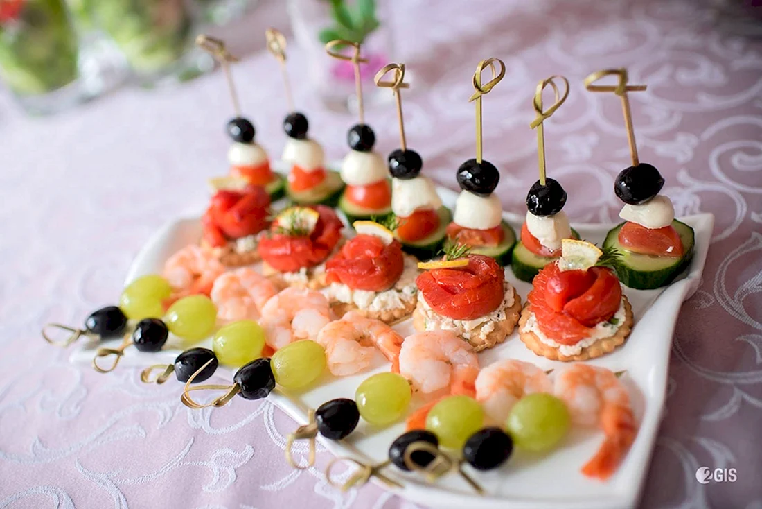 Канапе с икрой и севрюгой