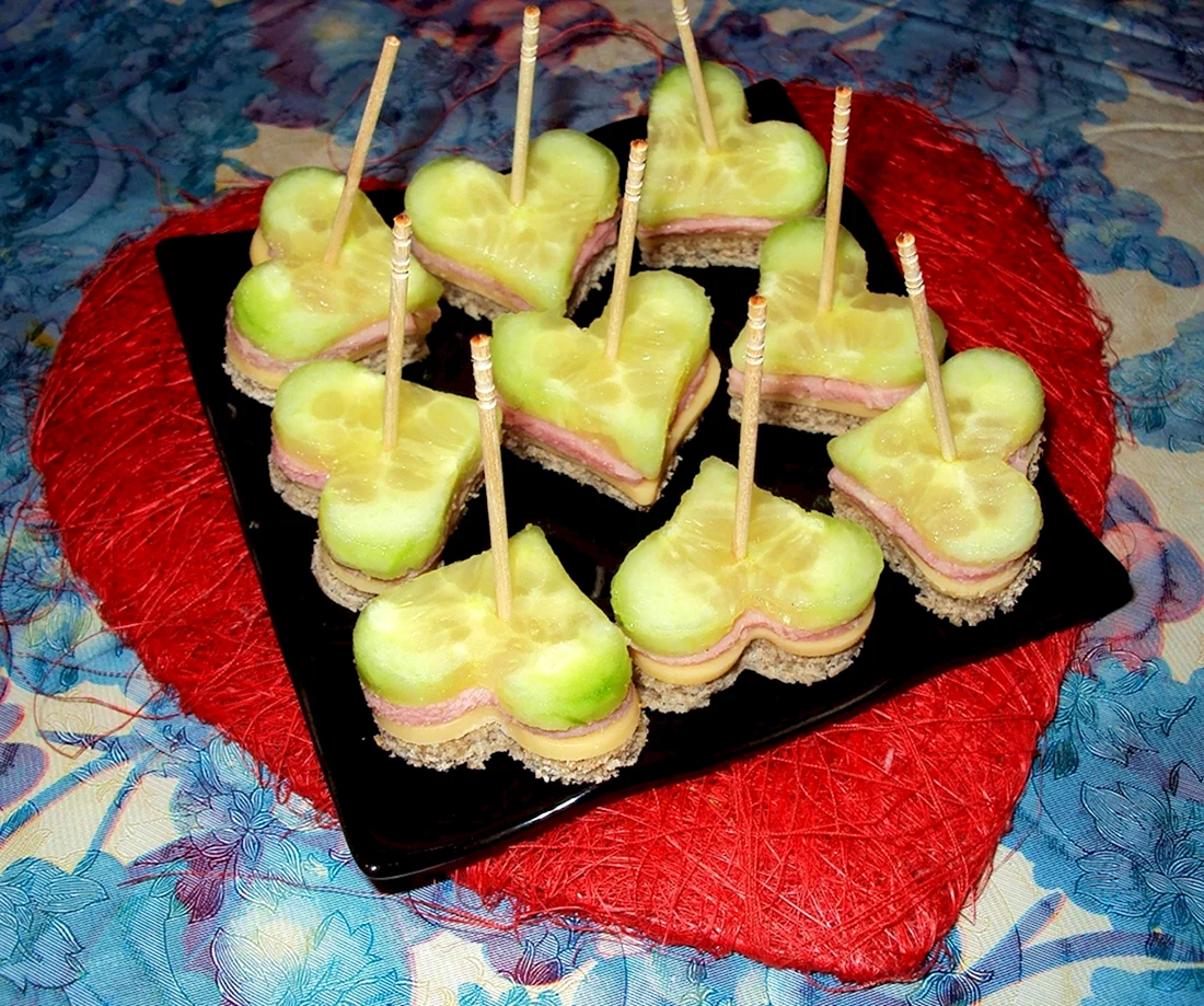 Канапе с кабачком