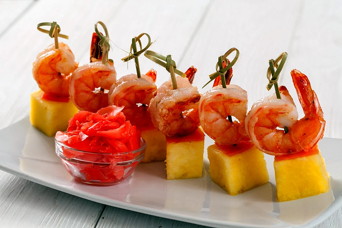 Канапе с креветкой и черри