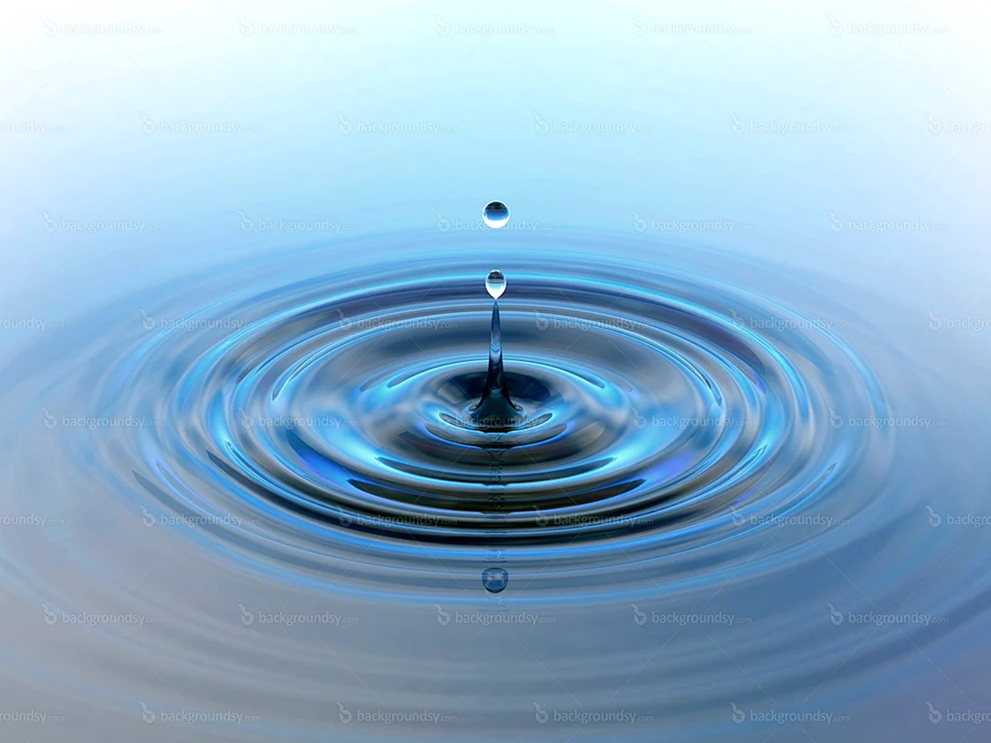 Капля падает в воду