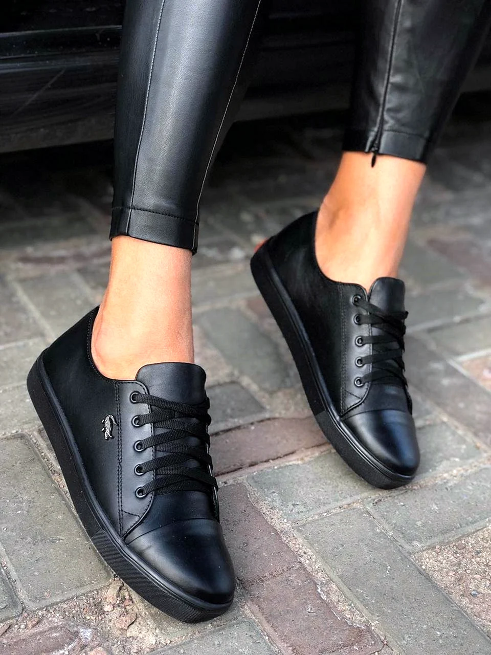 Кеды кожаные черные Lacoste женские