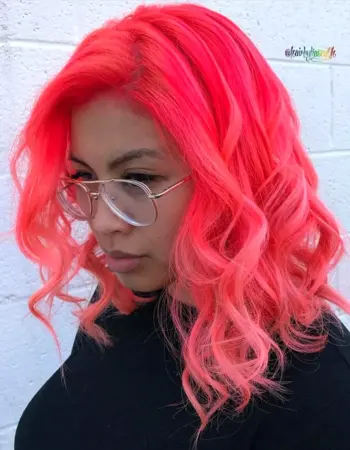 Кислотно розовые волосы