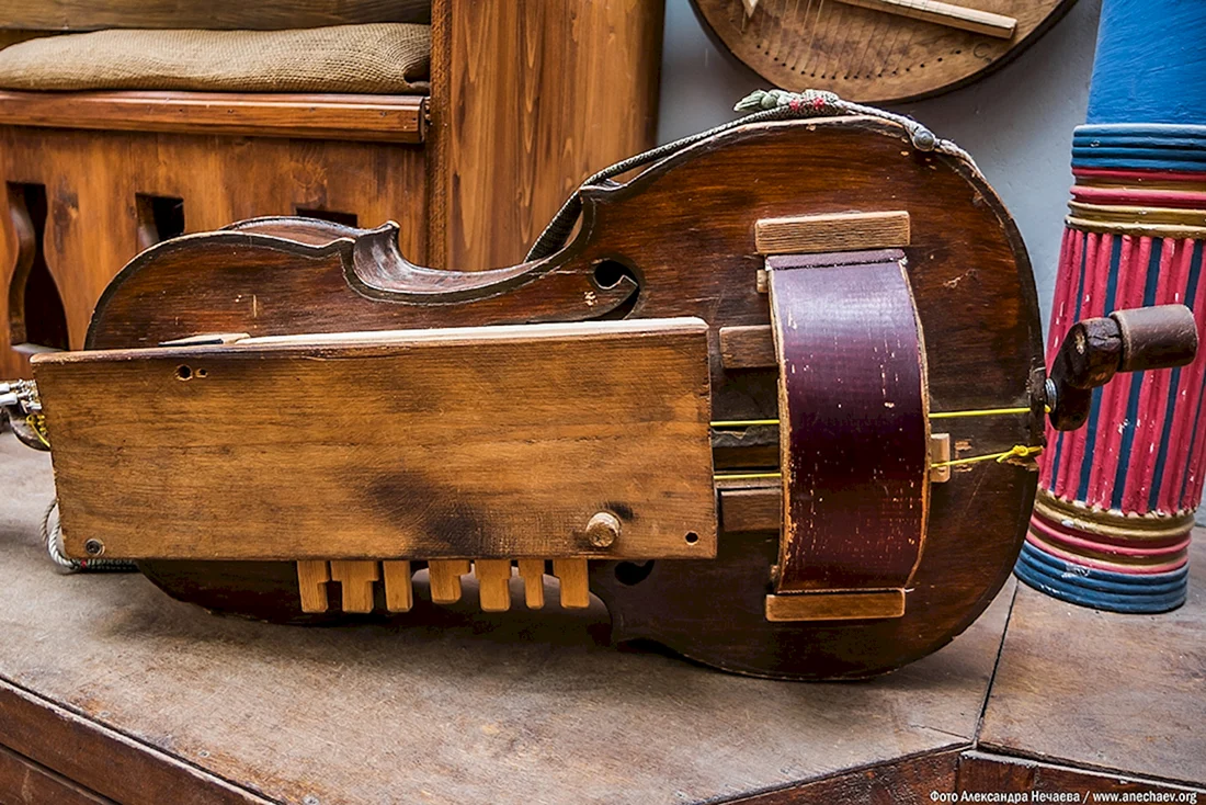 Колёсная Лира Hurdy-Gurdy