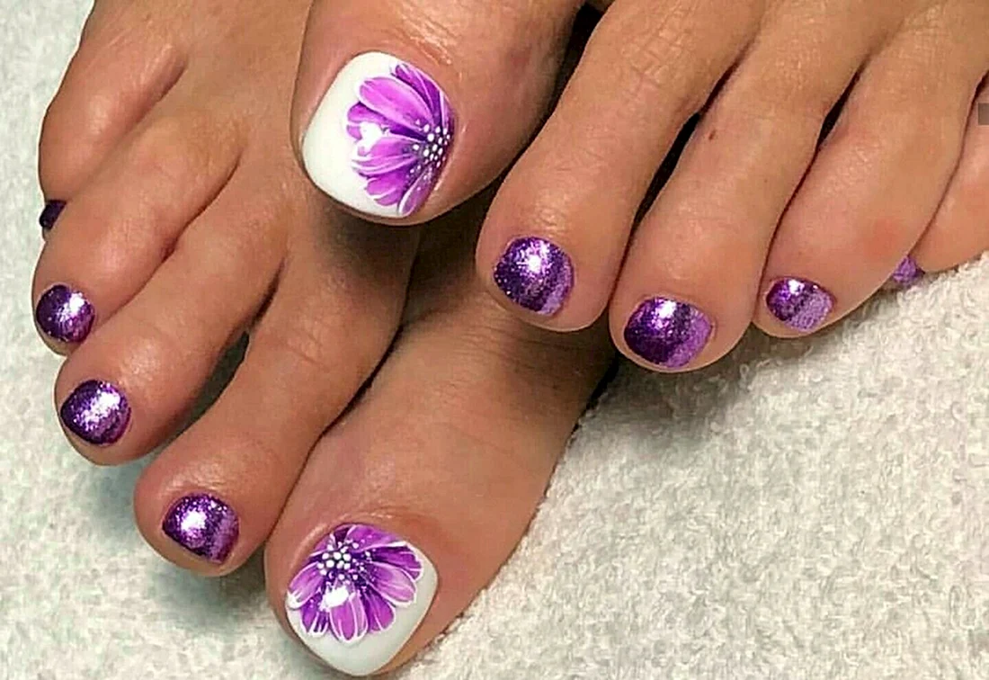 Красивый педикюр