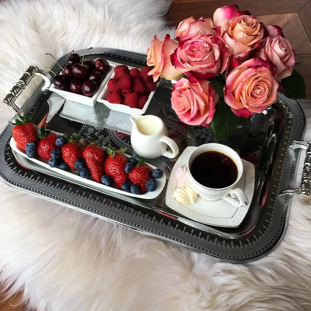 Красивый завтрак с цветами