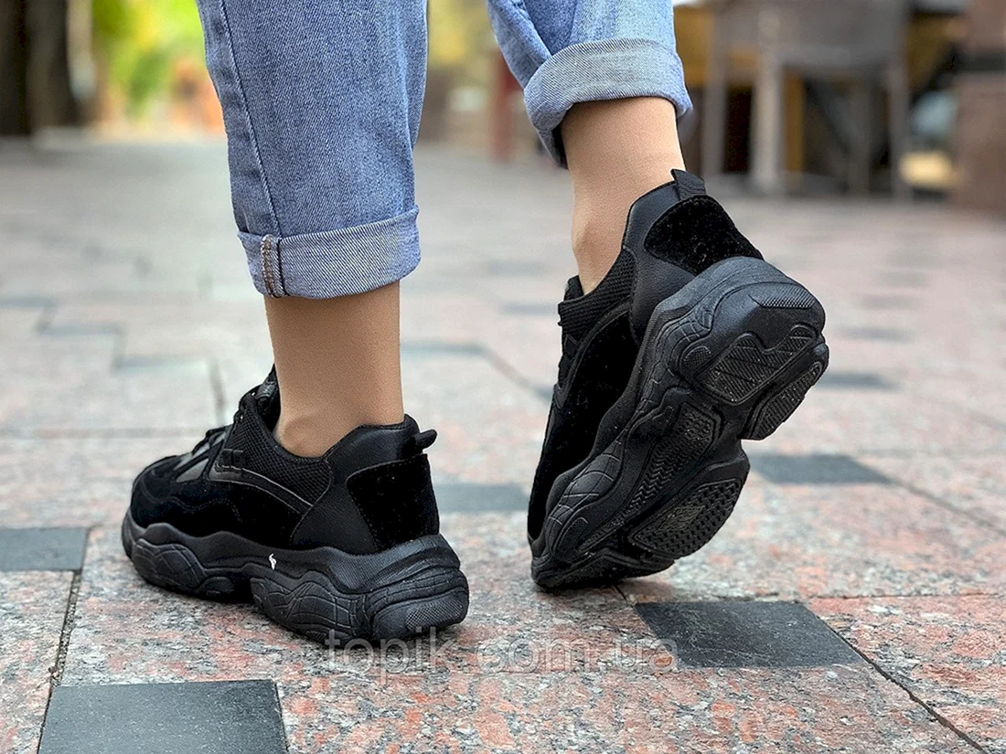 Женские черные кроссовки: комфортная и практичная обувь может быть ультрамодной — Marigo