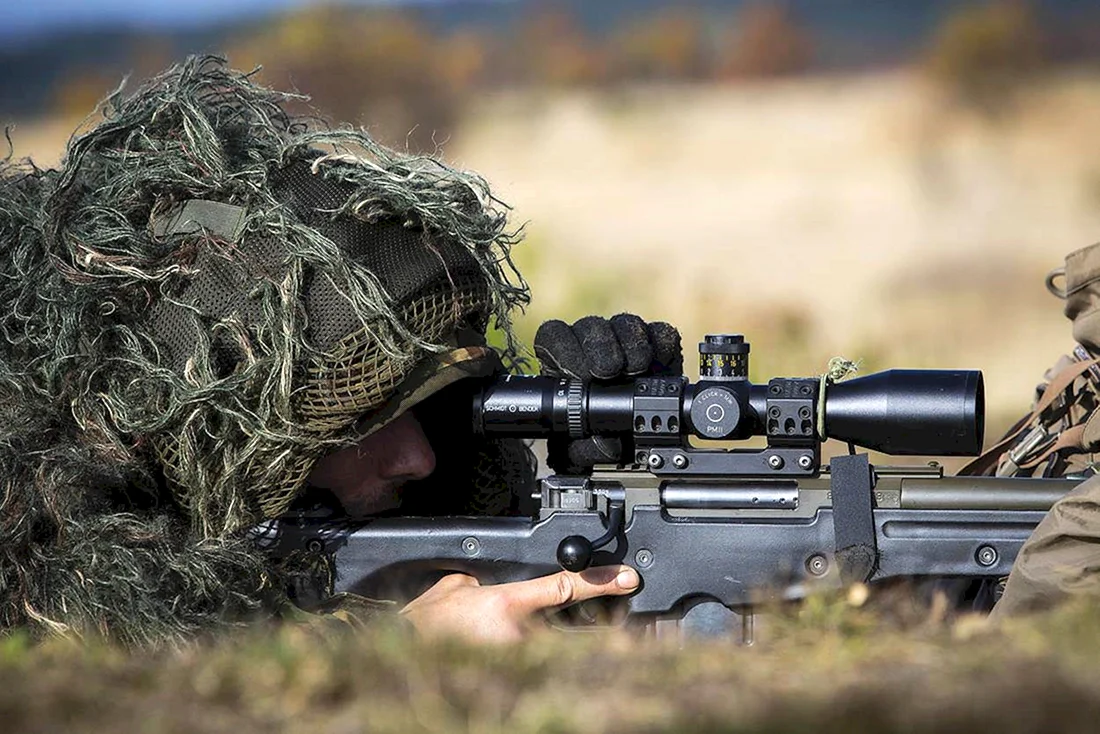 L96a1 снайперская винтовка у солдата