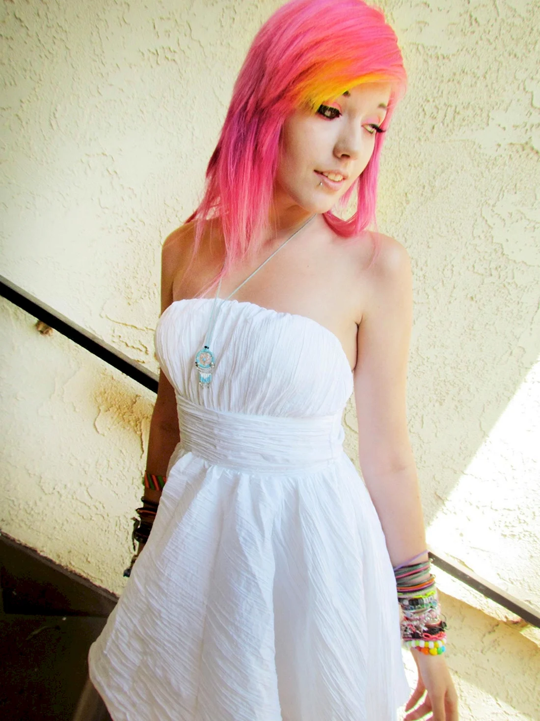 Leda Pink hair
