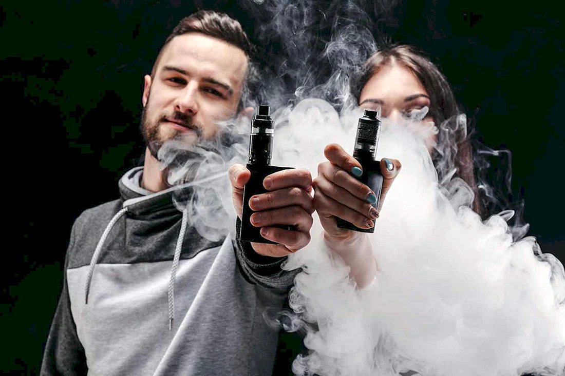 Люди с вейпами