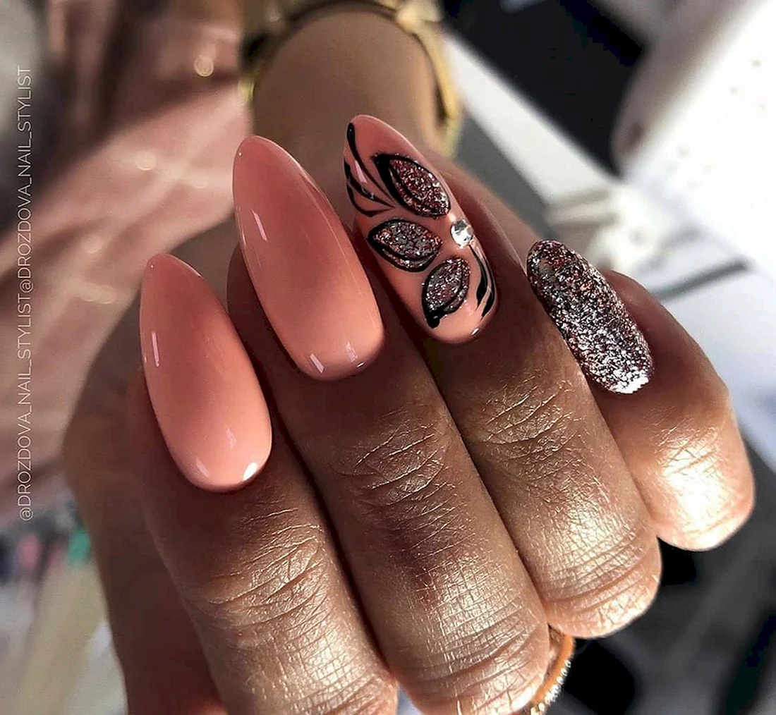 Manicure 2022 миндаль