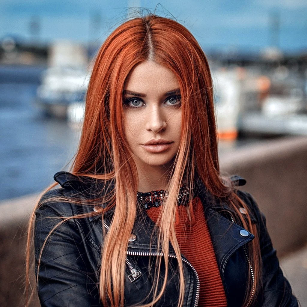 Мара Ролдан рыжая
