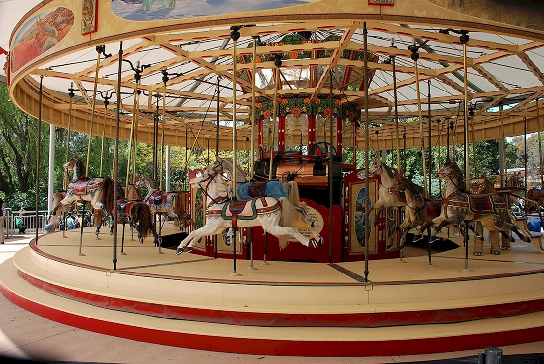 Merry go Round аттракцион