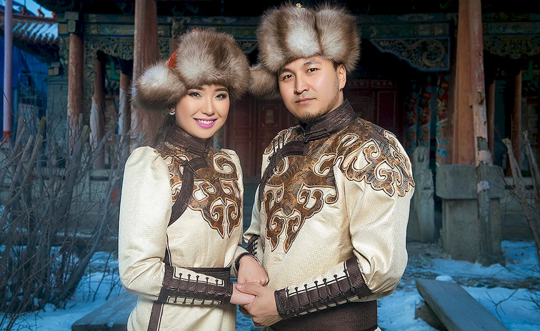 Монгольский дээл