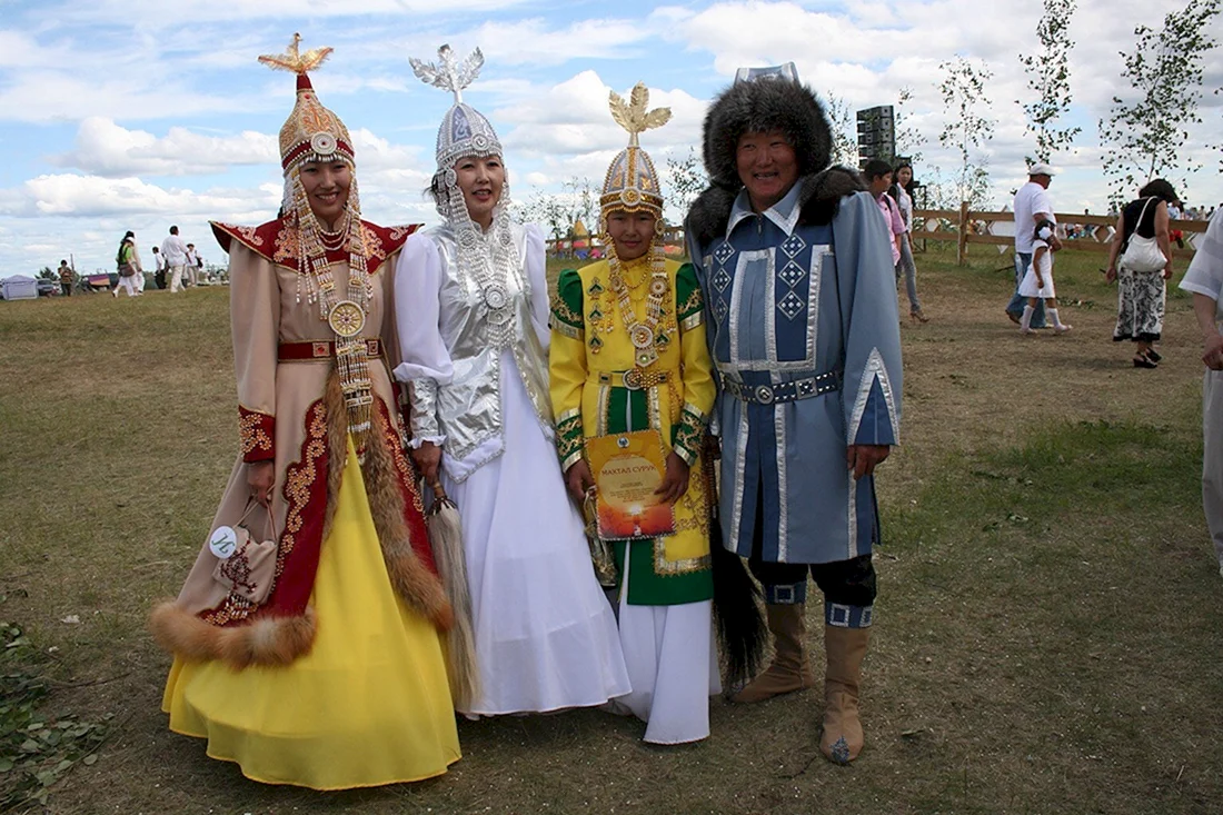 Национальный костюм якутов Ысыах