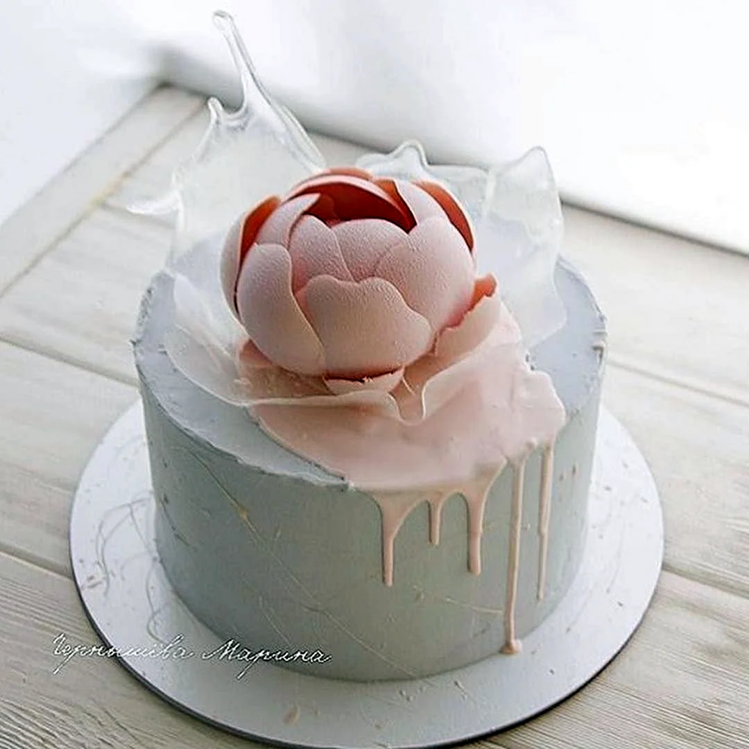 Нежный декор торта