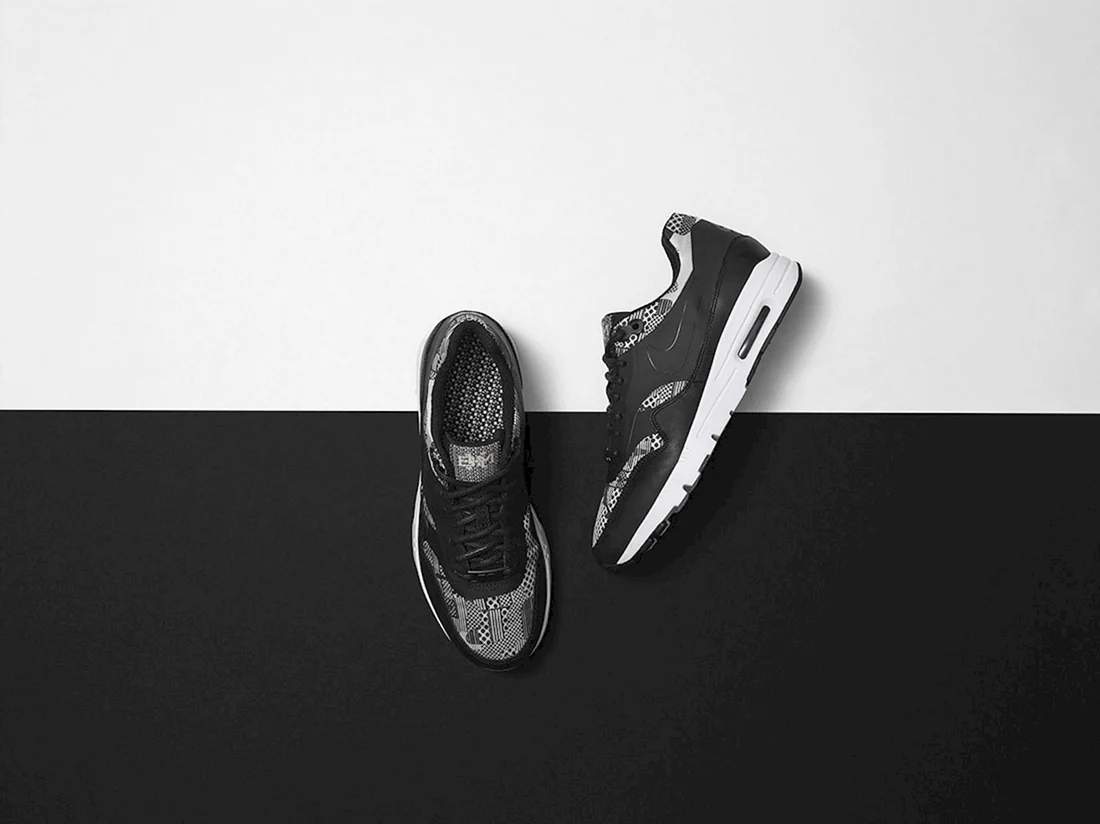Nike Black Sneakers