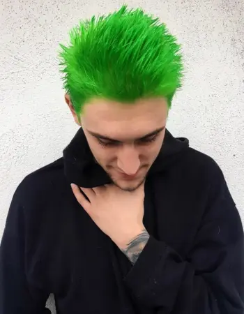 Николай 2022 с зелёными волосами