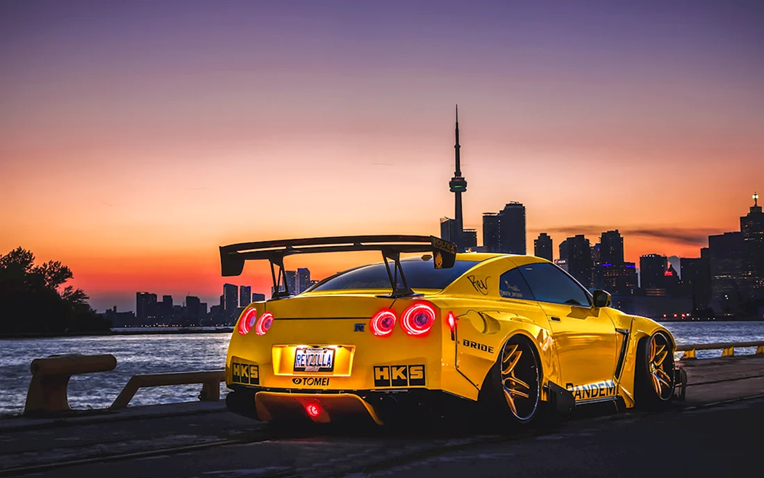 Nissan GTR r35 желтый