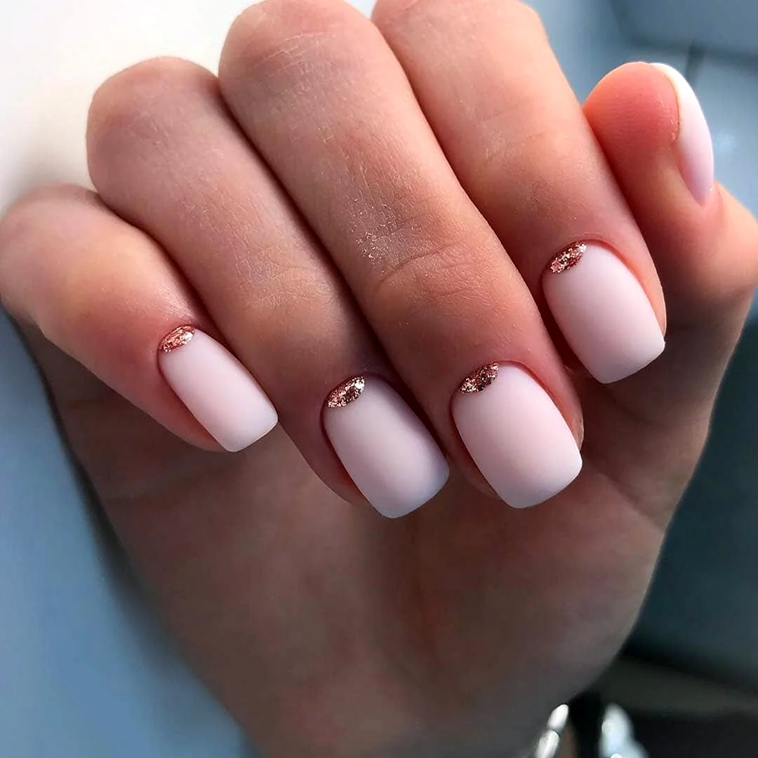 Ногти короткие