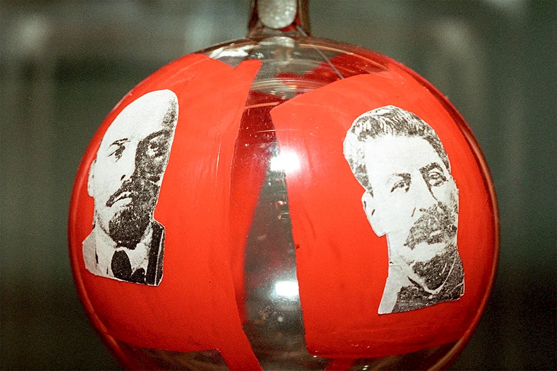 Новогодние игрушки 1935 года с портретами Ленина и Сталина