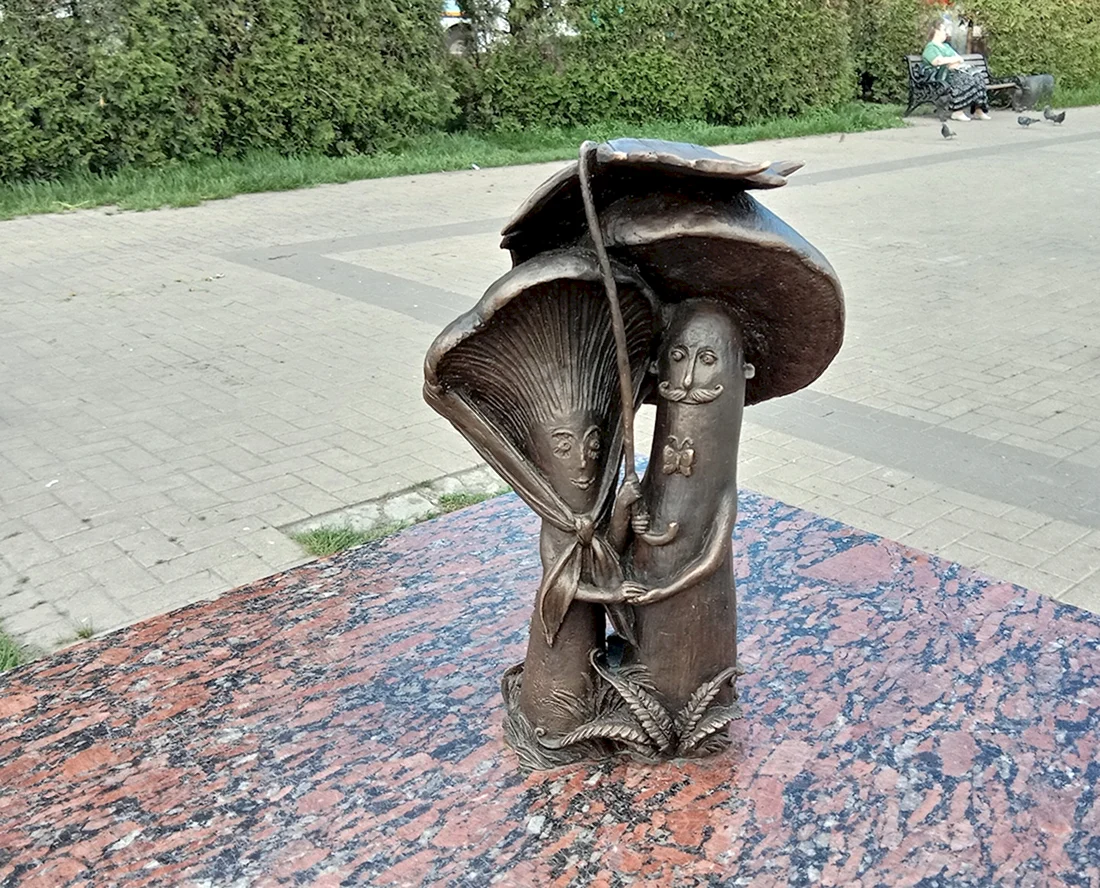Памятник «у нас в Рязани — грибы с глазами» Рязань