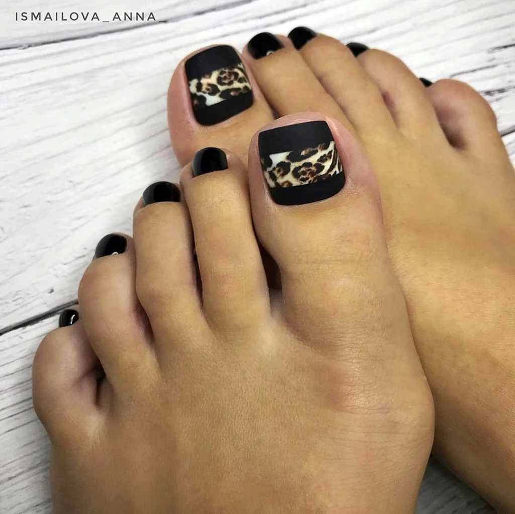 Педикюр черный