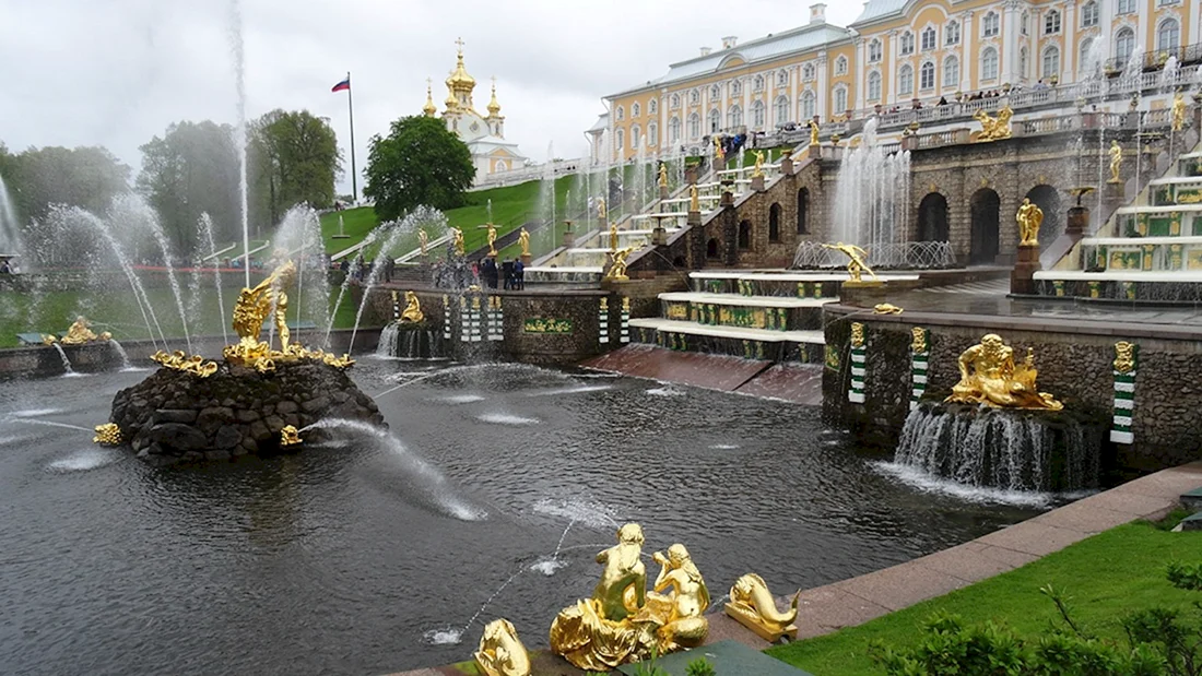 Петергофский дворец в Санкт-Петербурге
