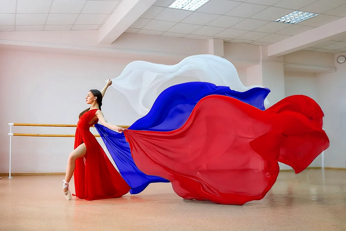 Платье в стиле российского флага