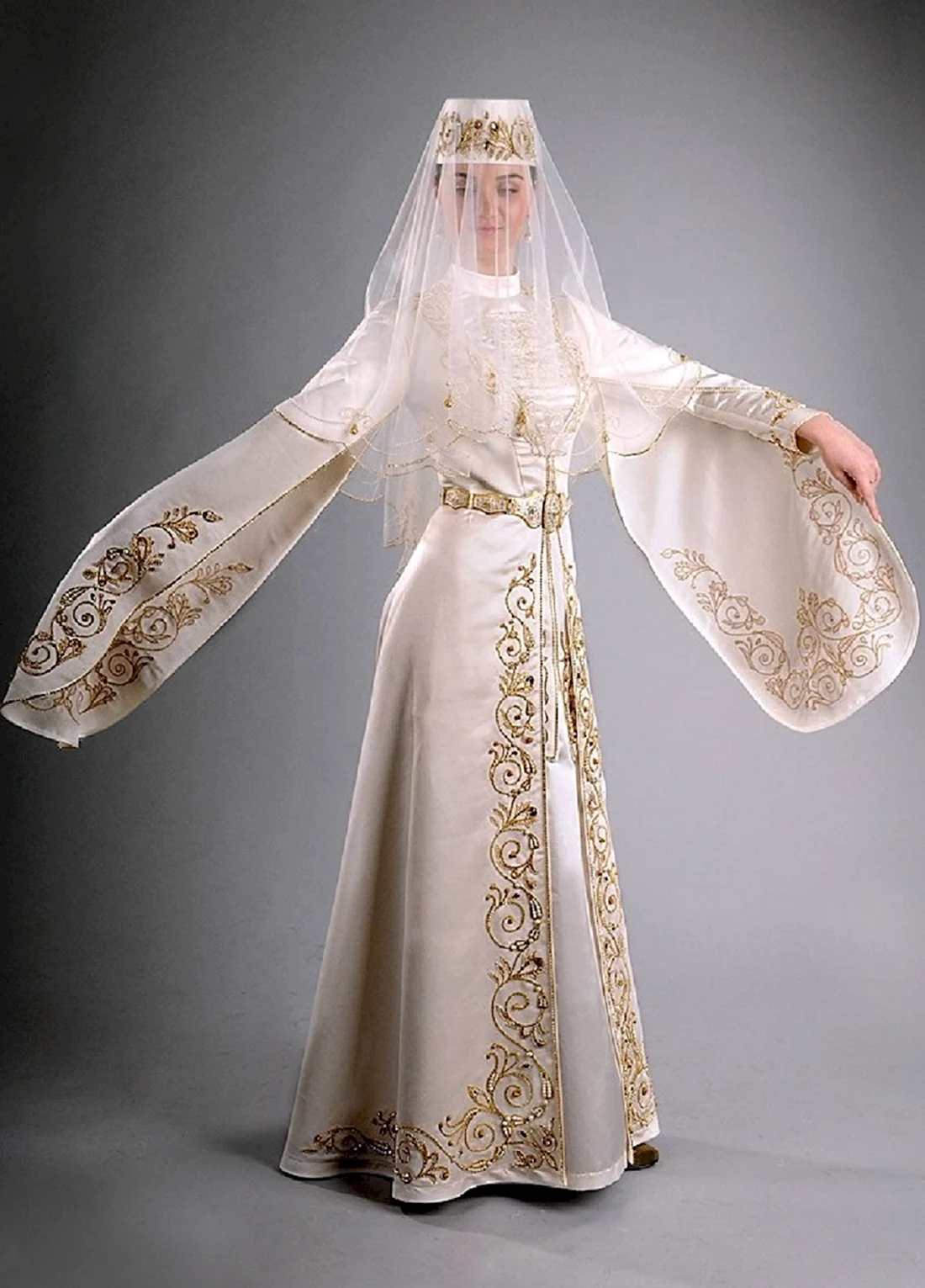 Платья от Изольды Гогичаевой