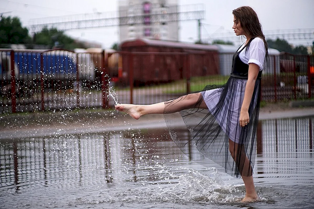 Под дождем