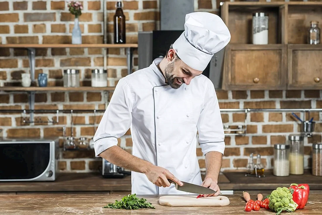 Повар на кухне