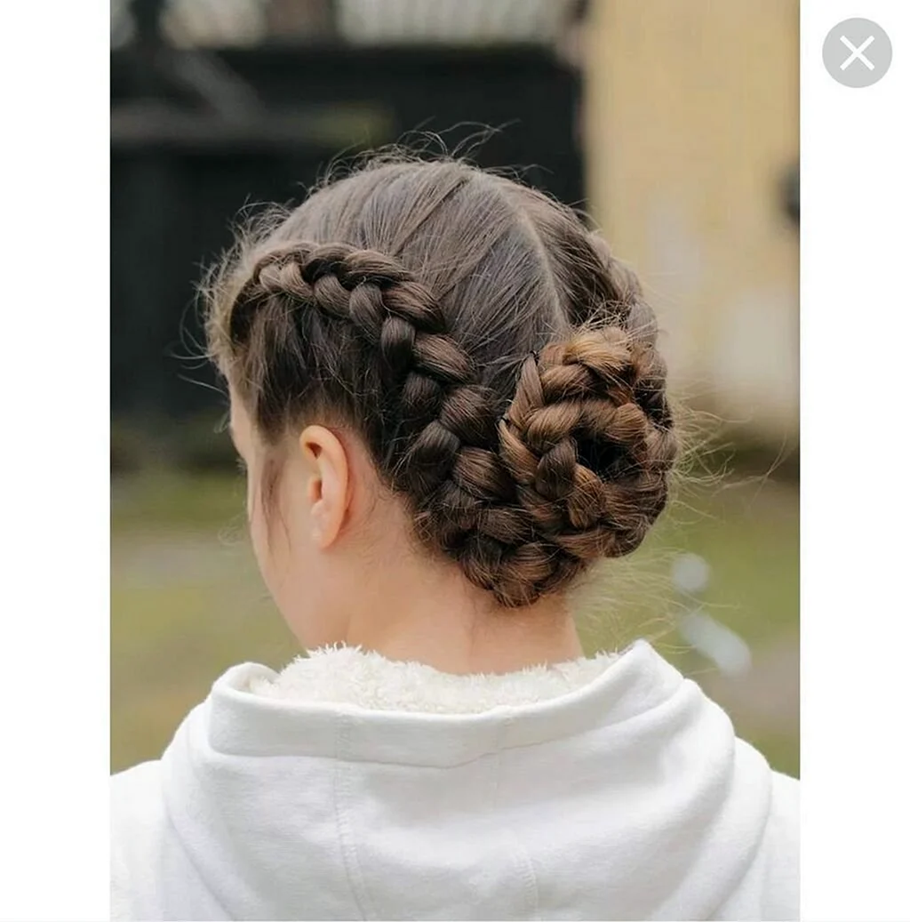 Прическа две косички